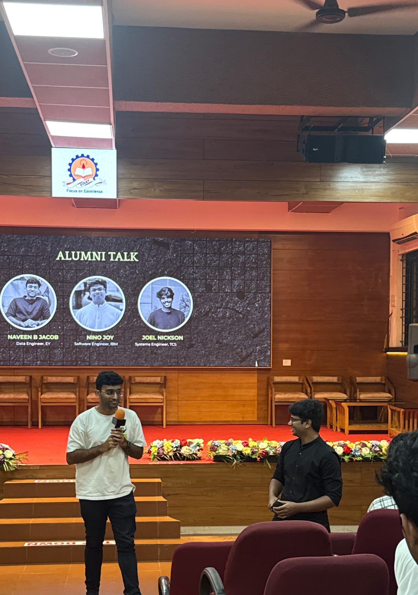 Speaker presenting during a Renascence session